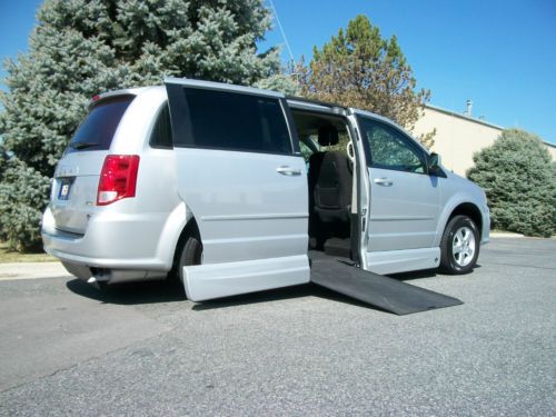 2012 dodge grand caravan sxt wheelchair van vmi northstar like new 20,000mi