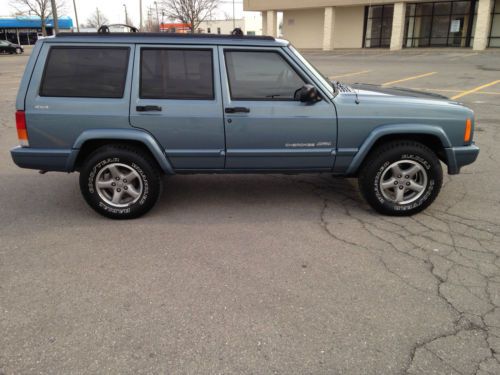 1998 jeep cherokee classic 4x4, 4.0,clean carfax, 104k miles! awesome eye appeal
