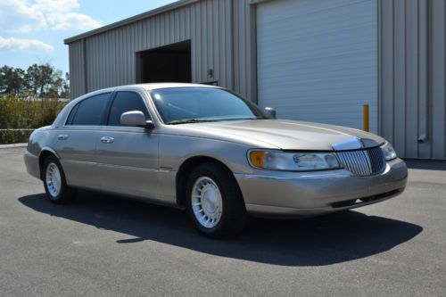 2001 lincoln town car