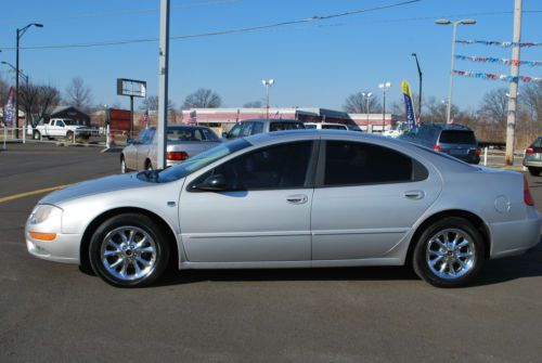 Chrysler 300 runs nice low mileage no reserve