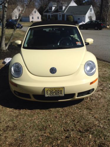 2006 vw new beetle convertible automatic   yellow/black.