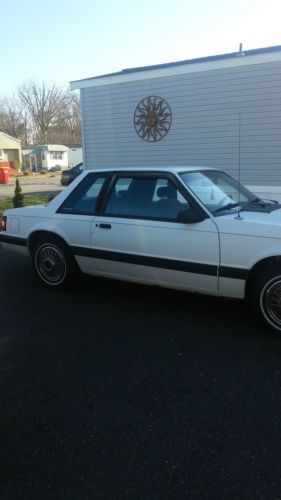 Notchback **1990 ford mustang lx sedan 2-door 2.3l