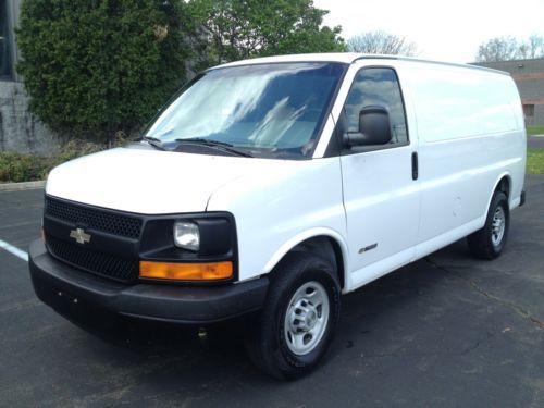 2006 chevrolet express 2500 base standard cargo van 4-door 4.8l