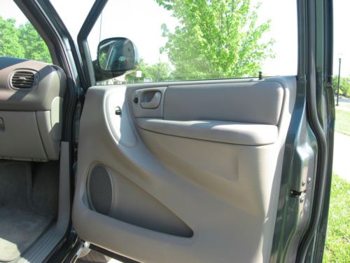 2002 Dodge Grand Caravan Sport Mini Passenger Van 4-Door 3.3L, image 8