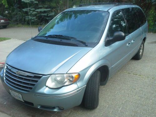 2005 chrysler town and country stow and go touring