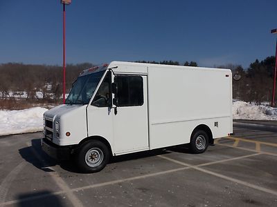 2006 utilmaster step van 5.4 v-8 10k miles srw roll up rear door alum.body 10k