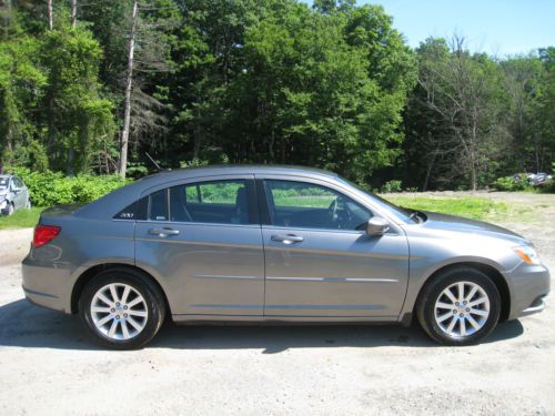 2013  chrysler 200 touring sedan only 17265 mls. salvage repairable light damage