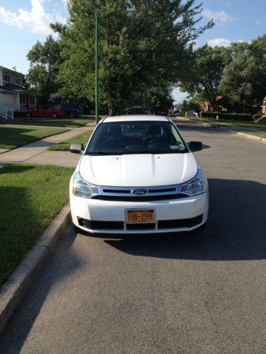 White  2L  4Door  SE, image 2