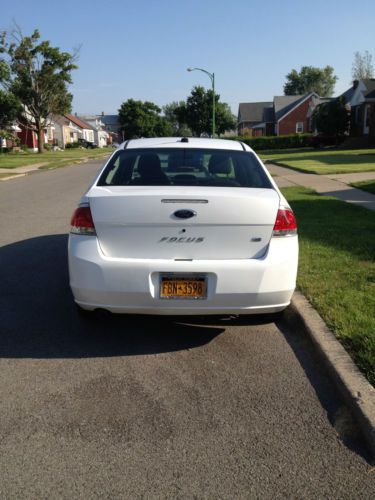 White  2L  4Door  SE, image 4