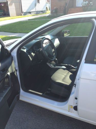 White  2L  4Door  SE, image 6