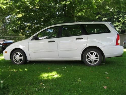 2001 ford focus station wagon very low miles!!