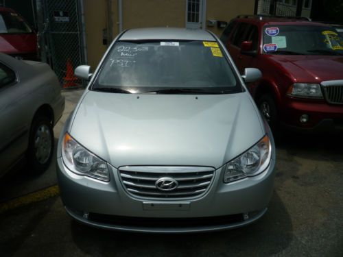 2010 hyundai elantra ! extremely low miles , 4 cylinder, one owner ! $$$