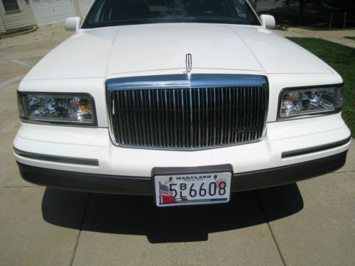 1995 lincoln town car signature sedan 4-door 4.6l