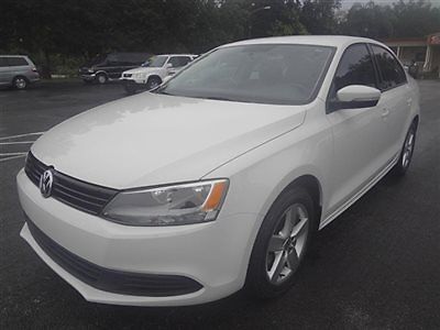 2012 jetta turbo diesel~lip spoiler~tint~6 speed~runs and looks awesome~warranty