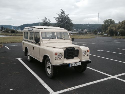 Land rover defender santana  109