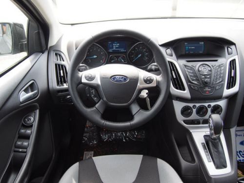 2014 Ford Focus SE, image 2