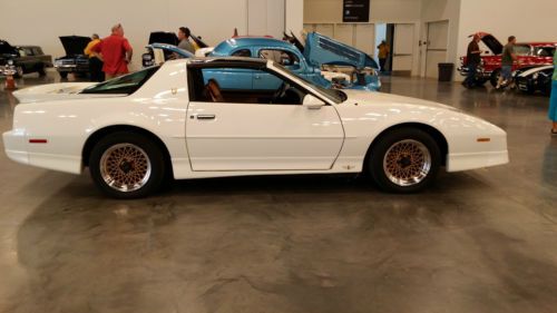 1989 pontiac 20th anniversary turbo trans am in exc. cond. w/only 4,938 miles