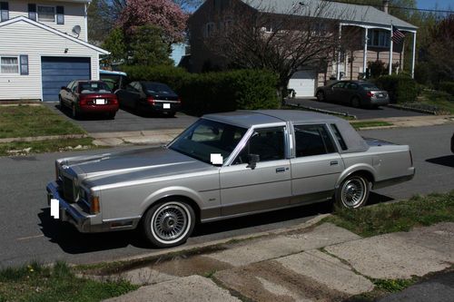 1989 lincoln town car base sedan 4-door 5.0l