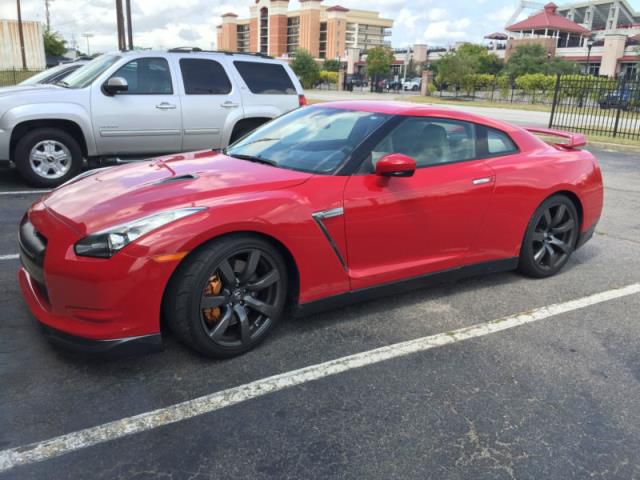 Nissan gt-r premium coupe 2-door