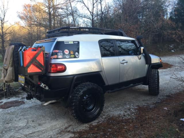 Toyota: fj cruiser base sport utility 4-door