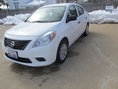 2012 nissan versa s sedan low miles great mpg!!!!!