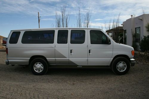 2004 ford e-350 club wagon xlt extended passenger van 2-door 5.4l