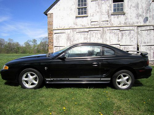 1998 ford mustang coupe' with 5 speed and no reserve