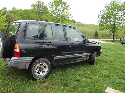 2001 chevrolet tracker base sport utility 4-door 2.0l