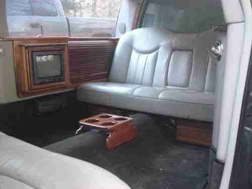 Lincoln Town Car, image 2
