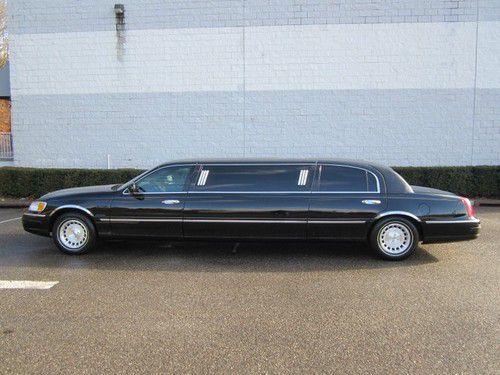 1999 lincoln town car limousine