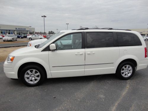 2010 chrysler town &amp; country   p6662