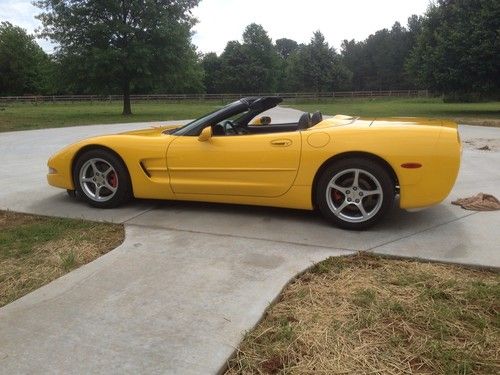 2000 chevrolet corvette base convertible 2-door 5.7l