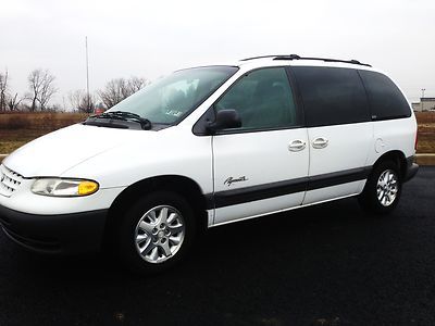 1999 voyager plymouth 4 door minivan no reserve non smoker