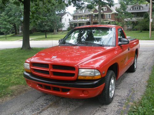 2000 dodge dakota sport real sharp, deep red, great condition