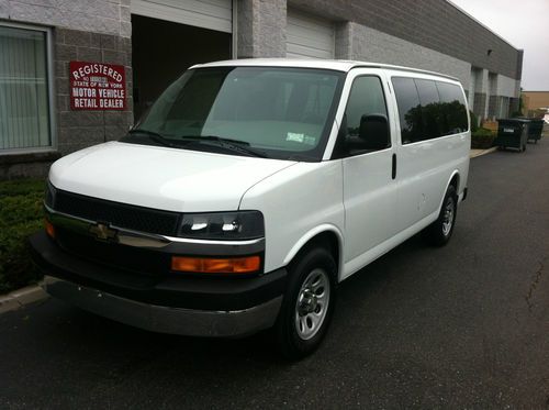 2009 chevrolet express 1500 ls standard passenger van 3-door 5.3l