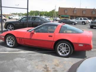 1989 chevy corvette coupe with chromes  red