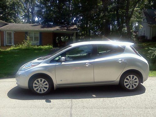 2013 Nissan Leaf SV Hatchback 4-Door -- EL, image 3