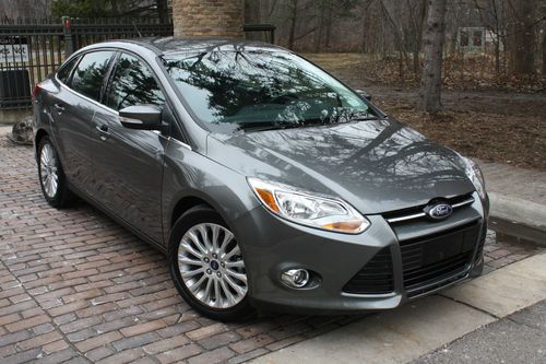 2012 ford focus sel sedan 4-door 2.0l/leather/heated/navi/rebuilt/no reserve