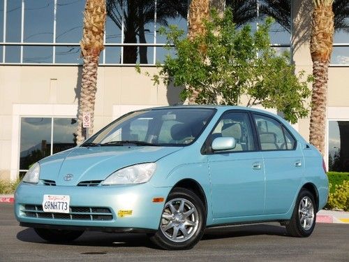 2003 toyota prius hybrid 93k. 21 service records 4 new tires cold a/c no reserve