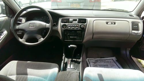 1998 Honda Accord LX Sedan 4-Door 2.3L, image 6