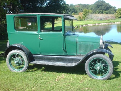 1927 model t ford 2 door sedan