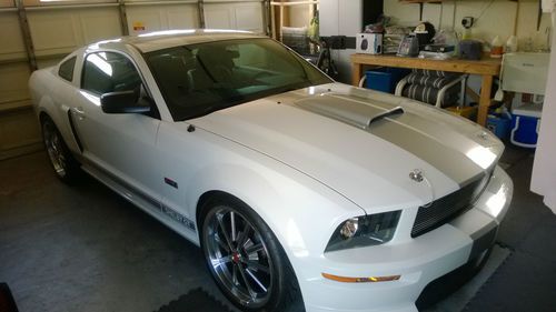 Shelby mustang '07 new cond 1200 miles 20" shelby rims