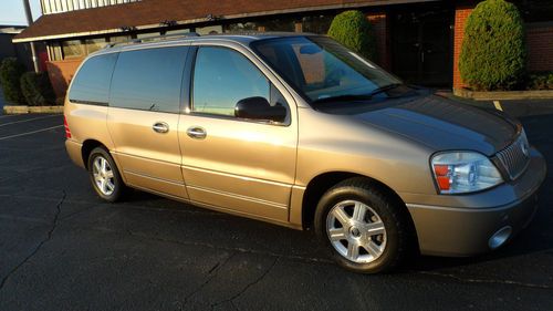 No reserve auction! highest bidder wins! come see this beautiful loaded minivan!