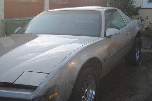 1983 pontiac firebird base coupe 2-door 5.0l