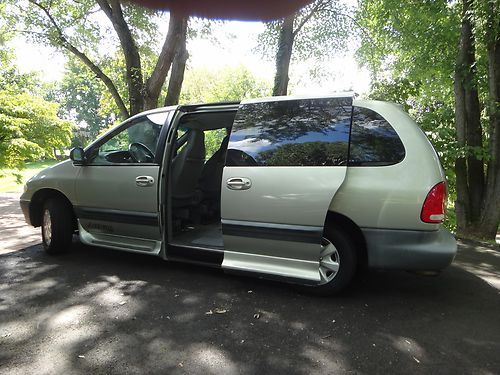 1999 handicapped modified dodge grand caravan se/sport