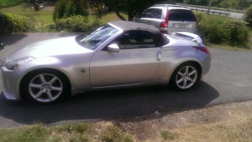 2004 nissan 350z touring convertible 2-door 3.5l