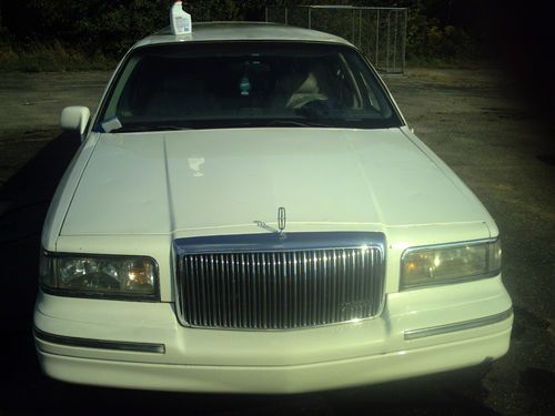 1996 lincoln town car executive limousine 4-door 4.6l