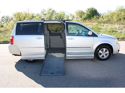 2010 grand caravan handicap accessible wheelchair van powered braun side entry