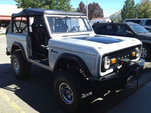 1970 early bronco v-8 with power steering