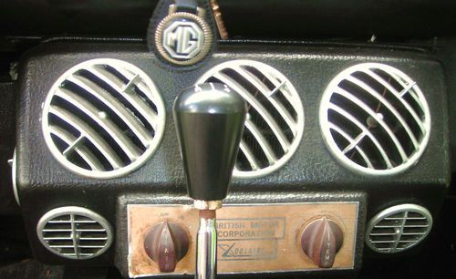 MGB GT 1967 Very Nice Condition Period Correct 44K Miles A/C Documents Classic, image 8